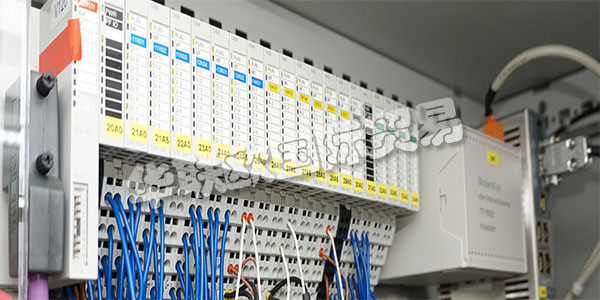 ALFREDKUHSE是您個人開關(guān)設(shè)備和控制系統(tǒng)的成熟制造商。他們從一個來源提供所有服務(wù)。ALFREDKUHSE是您的合作伙伴，從咨詢和規(guī)劃到生產(chǎn)和調(diào)試，再到支持，維護和現(xiàn)代化。