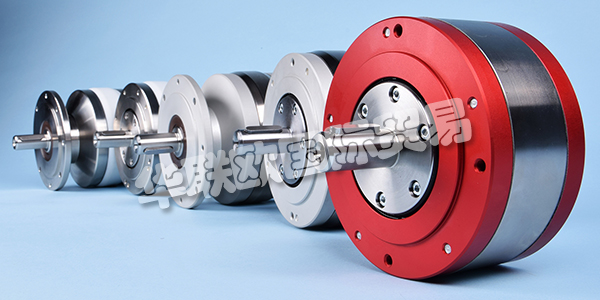 荷蘭GLOBE公司主要供應(yīng)：荷蘭GLOBE電機(jī),GLOBE氣動馬達(dá)，葉片電機(jī)，步進(jìn)電機(jī)，活塞式氣動馬達(dá)，制動器等產(chǎn)品。